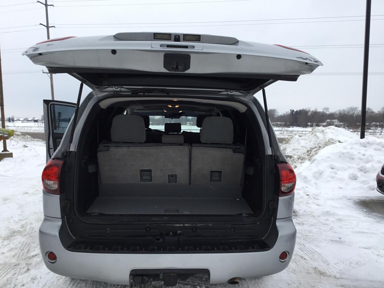 Toyota Sequoia SR5 5.7L 2WD 2019