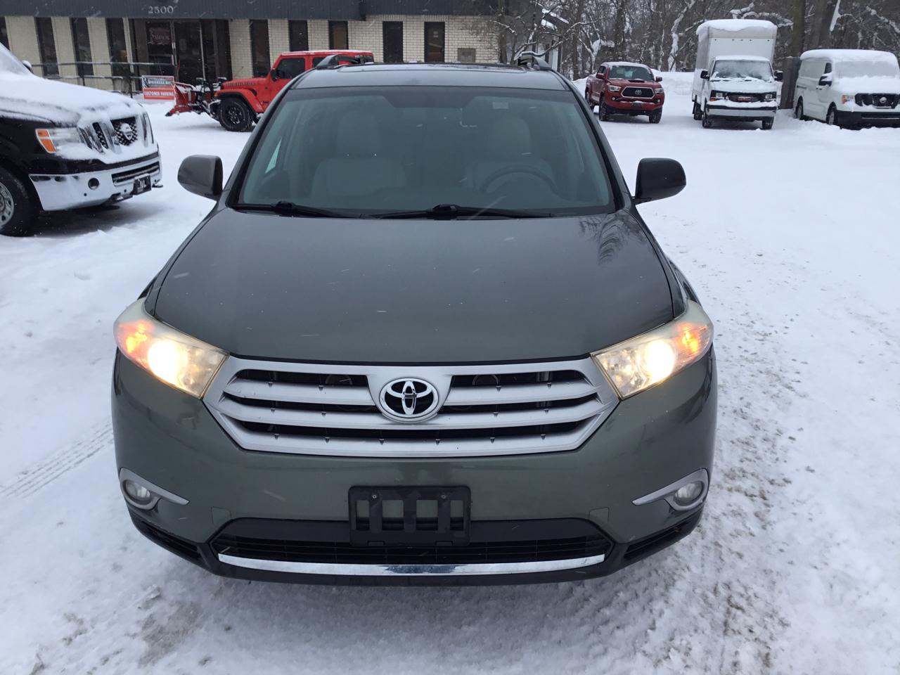 Toyota Highlander Plus 4D SUV 4X4 2013