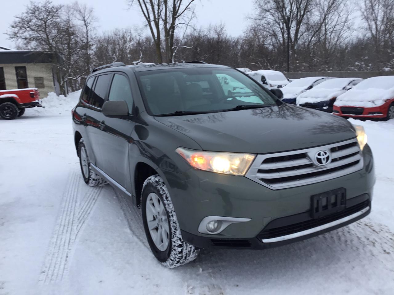 Toyota Highlander Plus 4D SUV 4X4 2013