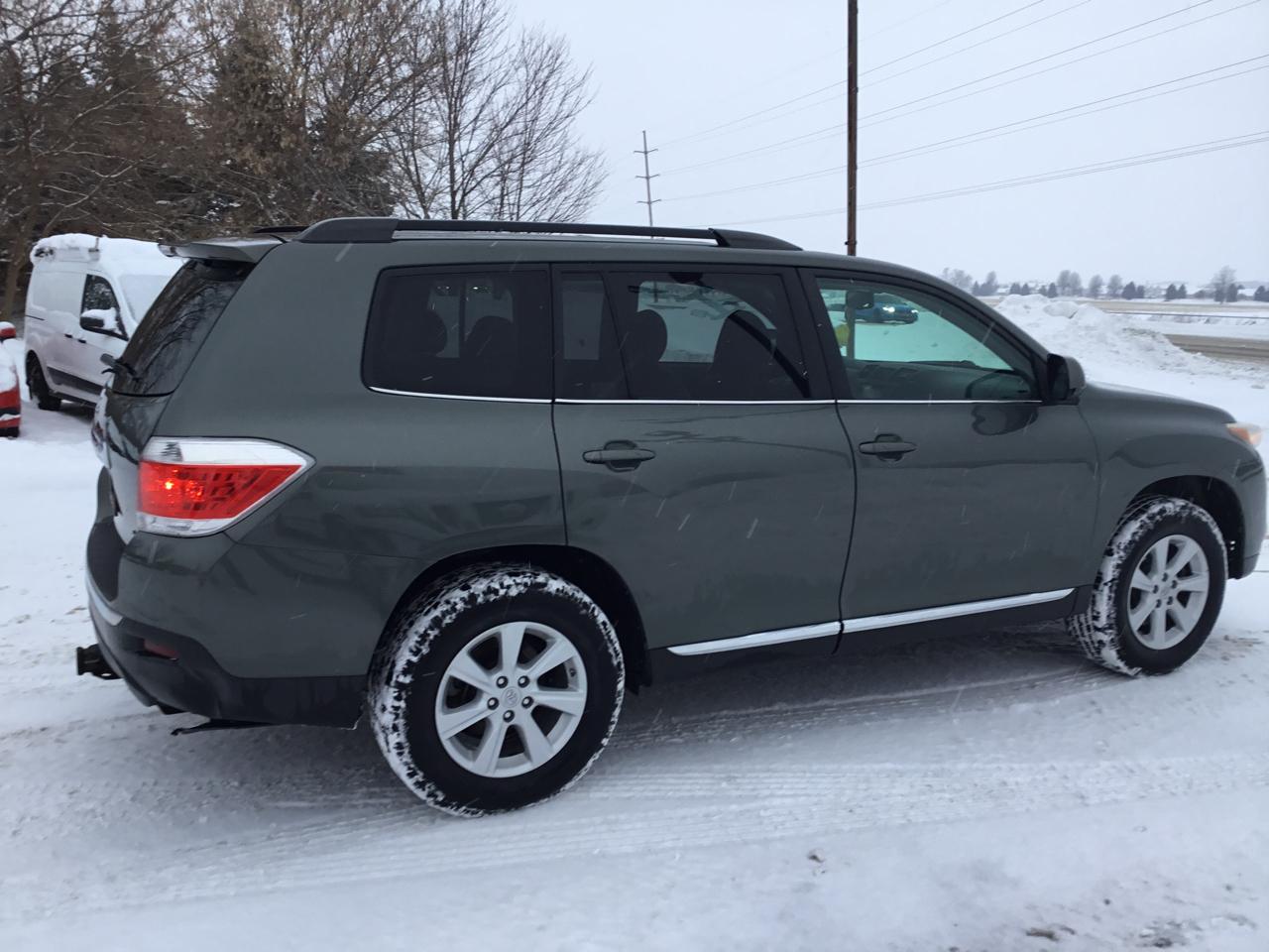 Toyota Highlander Plus 4D SUV 4X4 2013