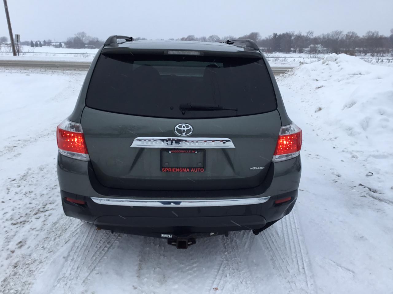 Toyota Highlander Plus 4D SUV 4X4 2013