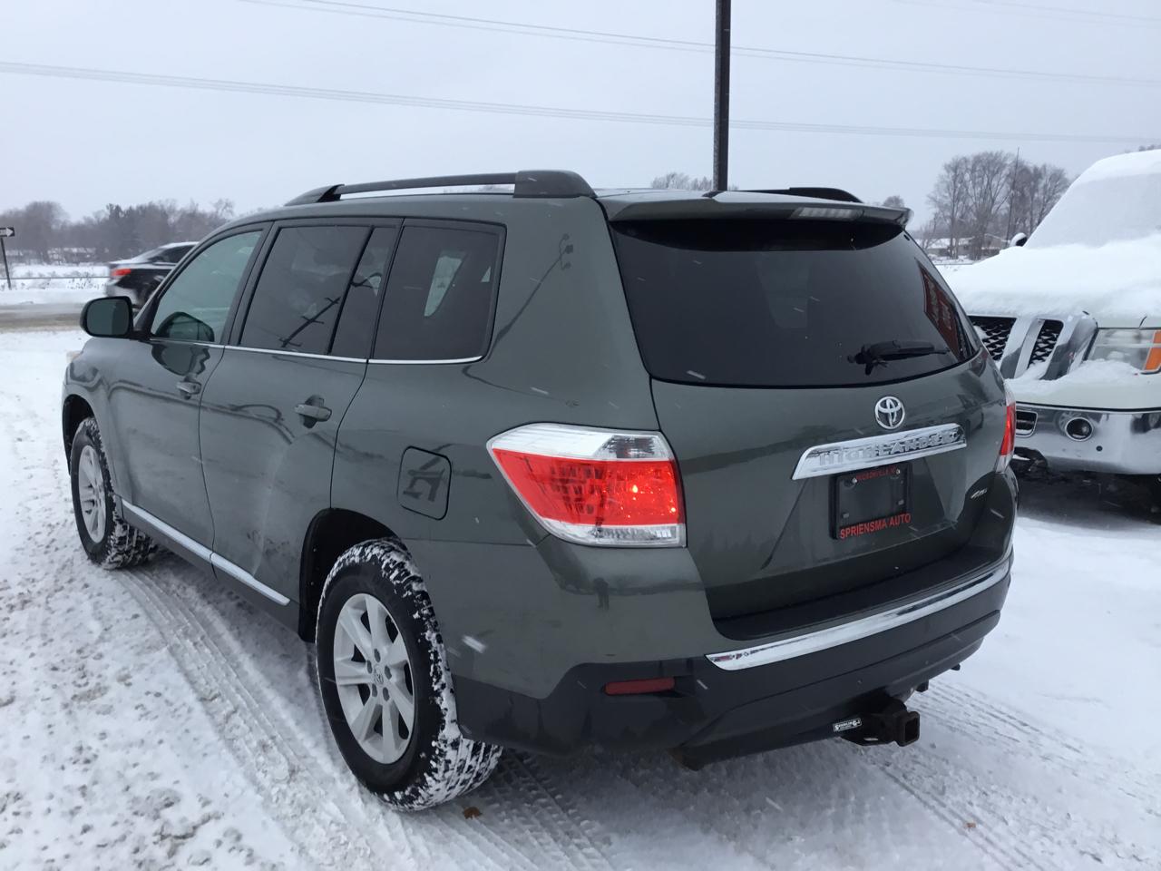 Toyota Highlander Plus 4D SUV 4X4 2013