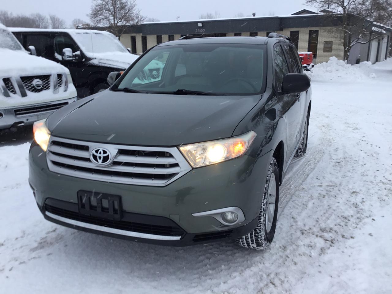 Toyota Highlander Plus 4D SUV 4X4 2013