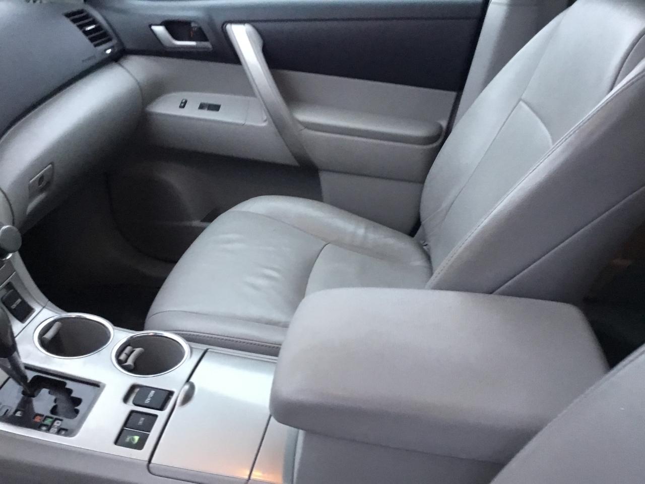 Toyota Highlander Plus 4D SUV 4X4 2013