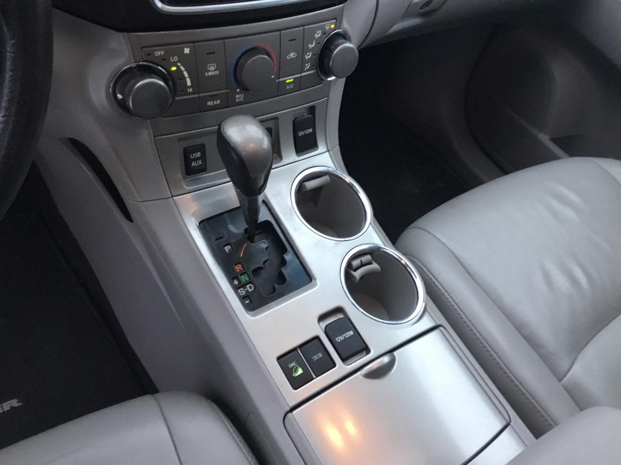 Toyota Highlander Plus 4D SUV 4X4 2013