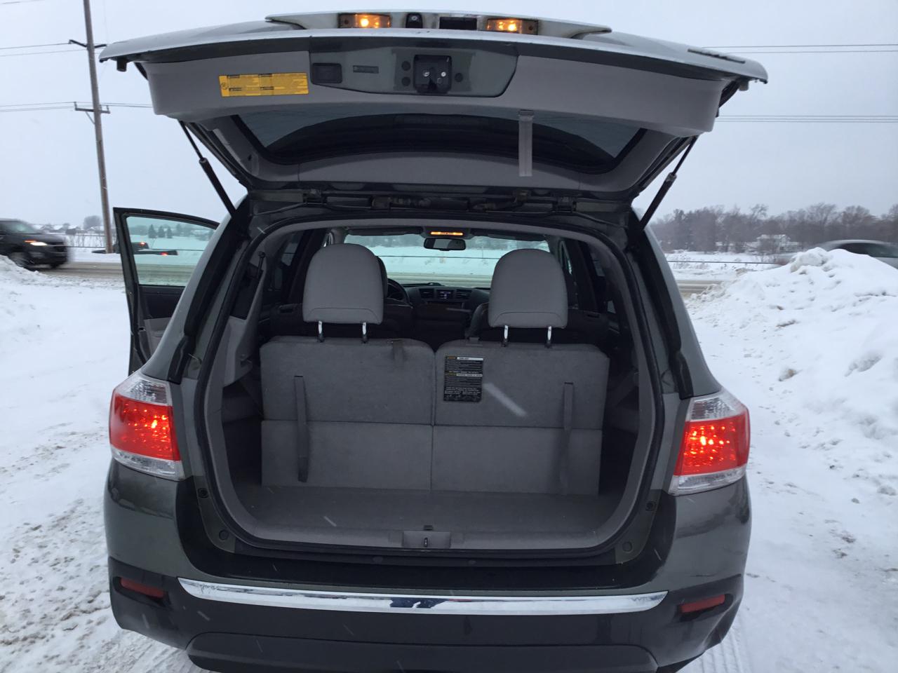 Toyota Highlander Plus 4D SUV 4X4 2013