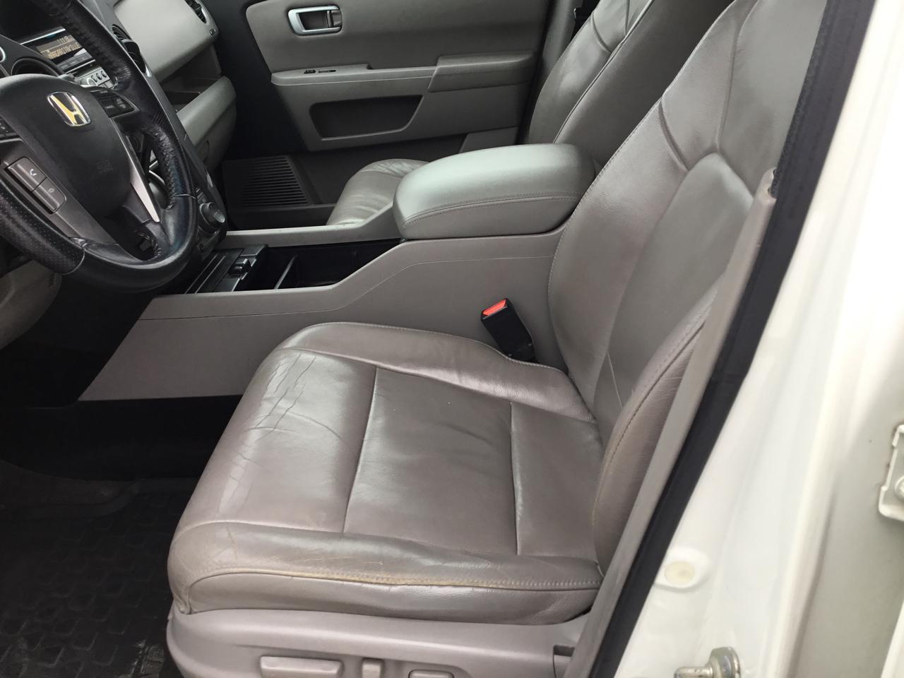 Honda Pilot Touring 2WD 5-Spd AT with DVD 2013