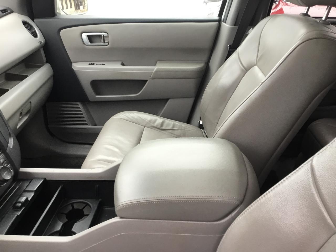 Honda Pilot Touring 2WD 5-Spd AT with DVD 2013