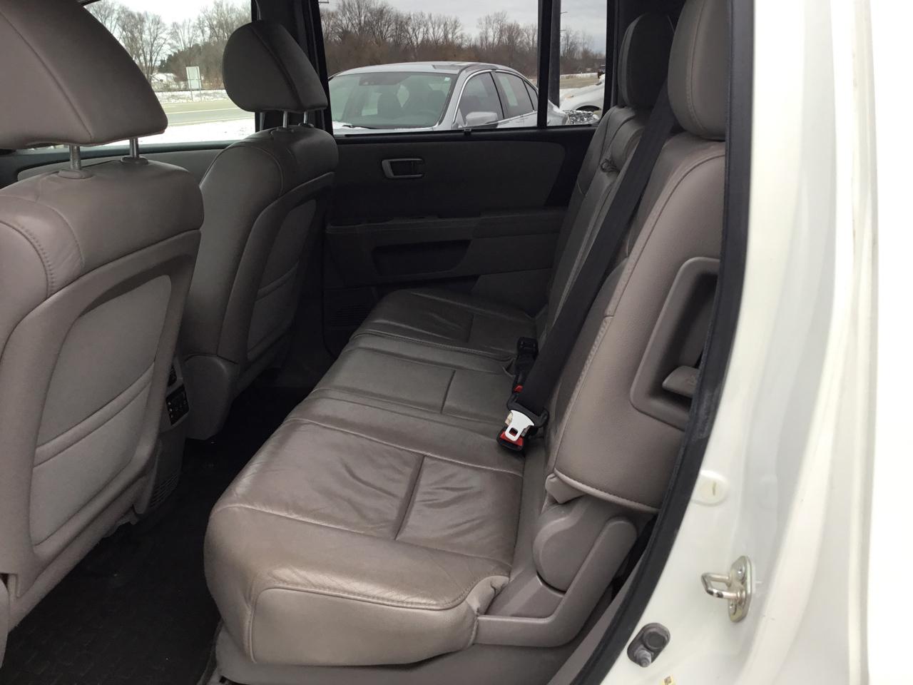 Honda Pilot Touring 2WD 5-Spd AT with DVD 2013