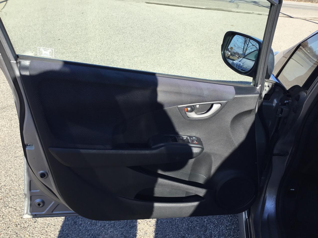 Honda Fit Sport 5-Speed MT 2010