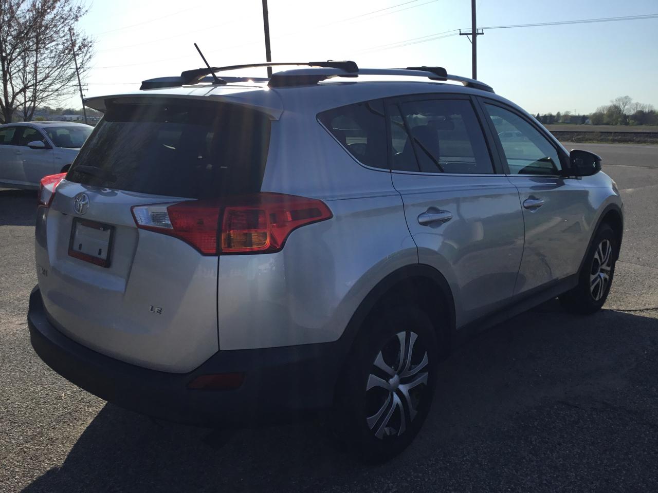 Toyota RAV4 FWD 4dr LE (Natl) 2013