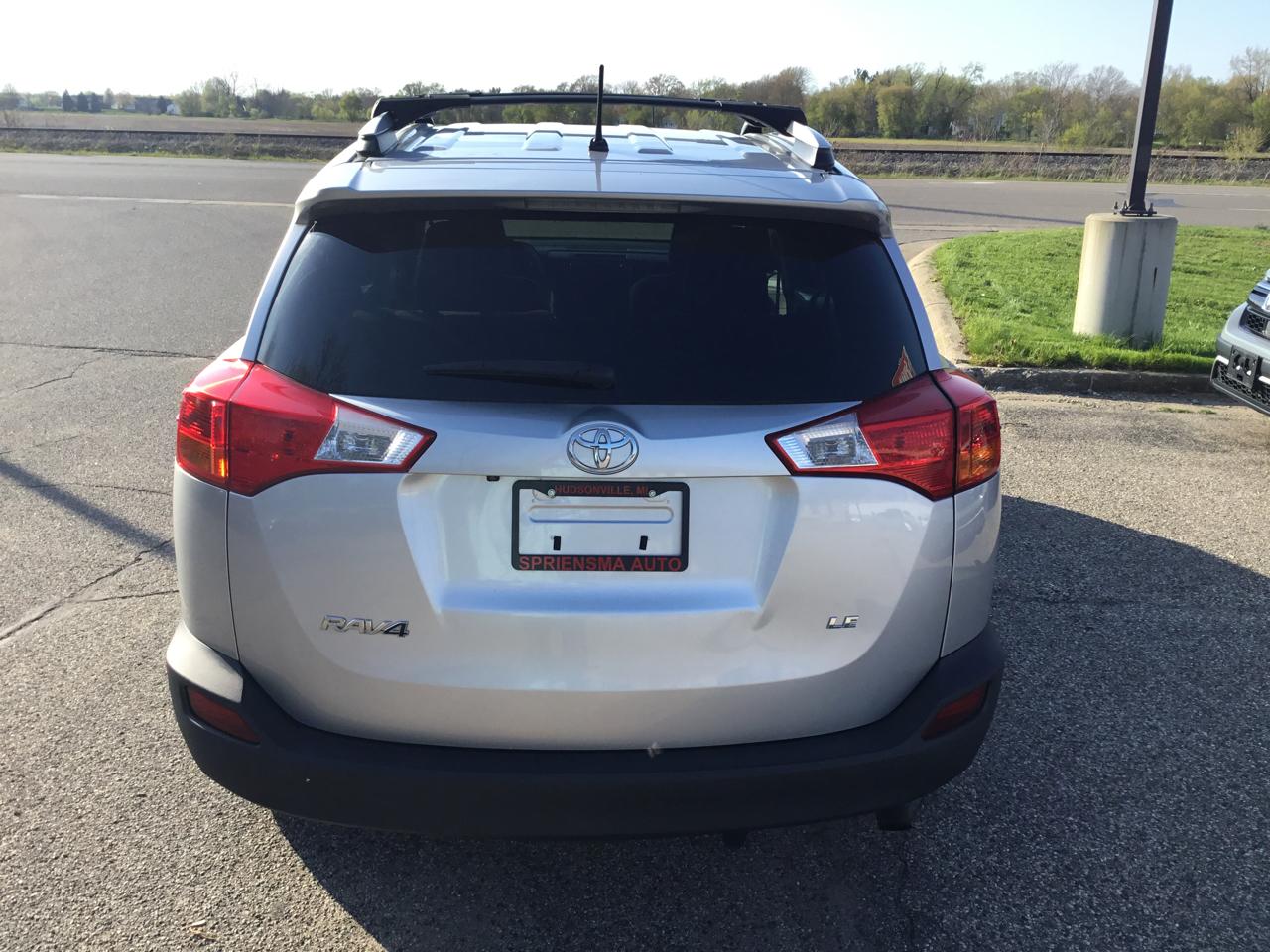 Toyota RAV4 FWD 4dr LE (Natl) 2013