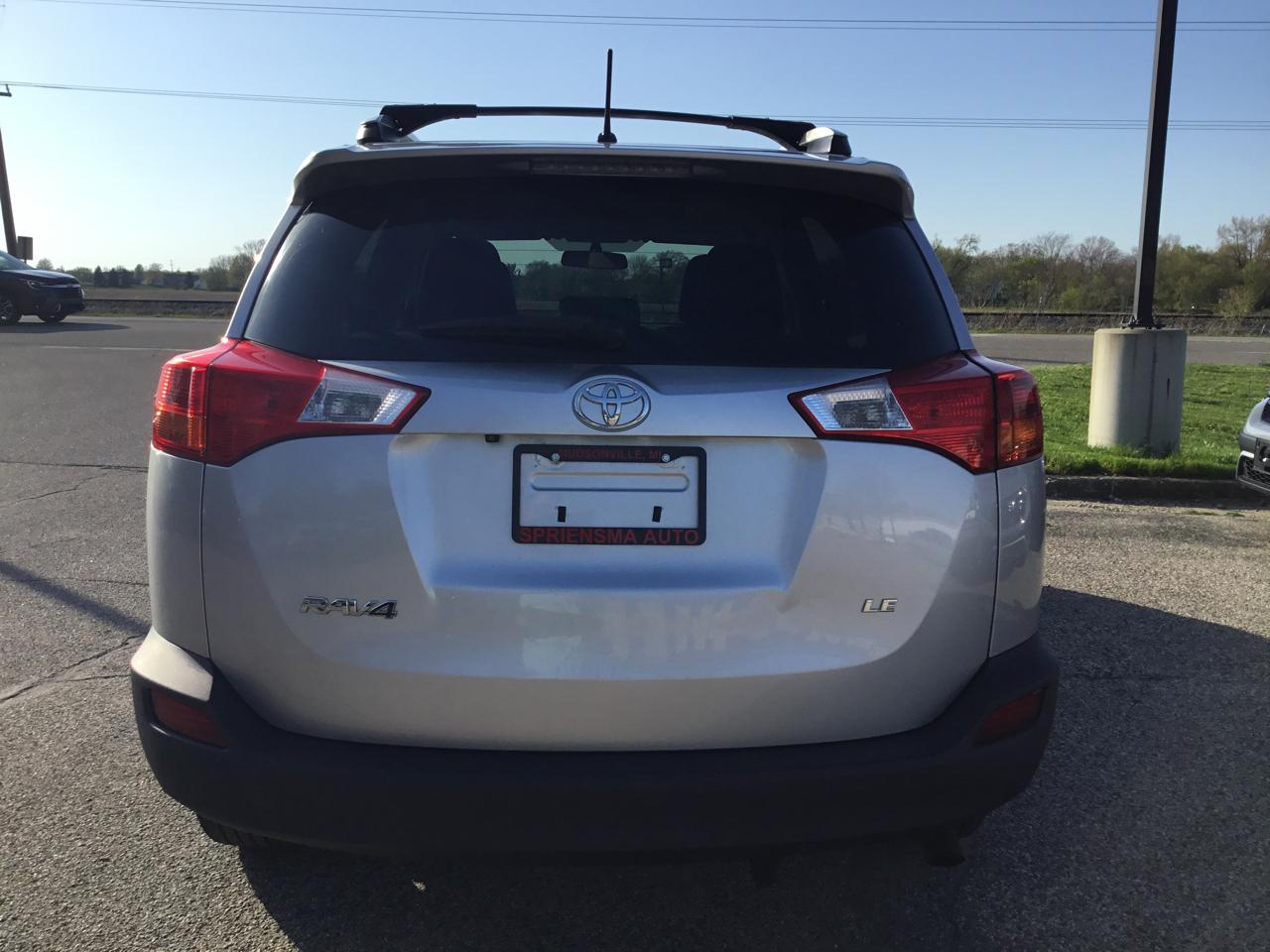 Toyota RAV4 FWD 4dr LE (Natl) 2013
