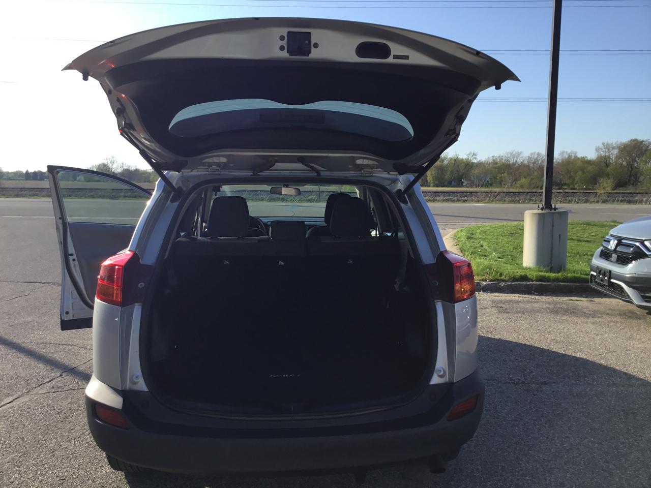 Toyota RAV4 FWD 4dr LE (Natl) 2013