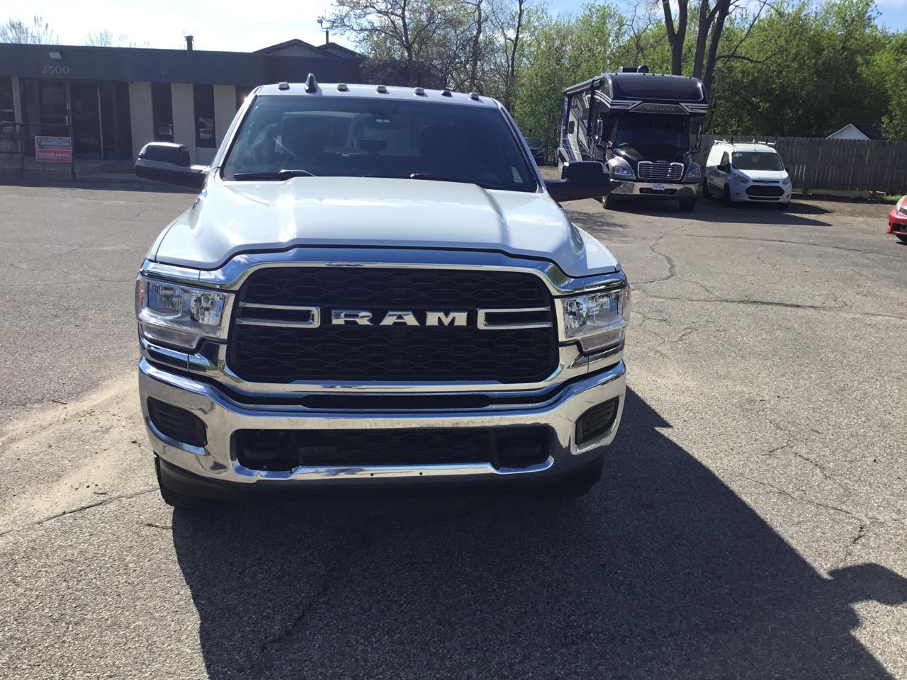 RAM 2500 Tradesman 4x4 Crew Cab 8' Box 2022