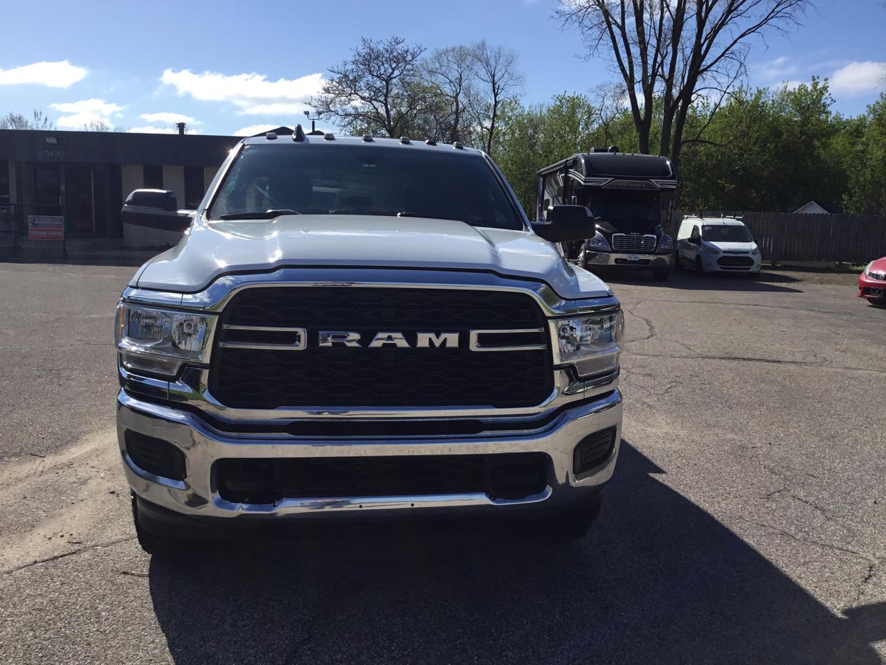 RAM 2500 Tradesman 4x4 Crew Cab 8' Box 2022