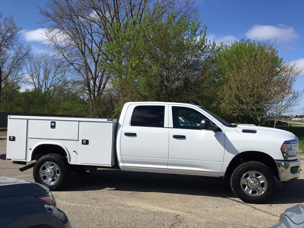 RAM 2500 Tradesman 4x4 Crew Cab 8' Box 2022