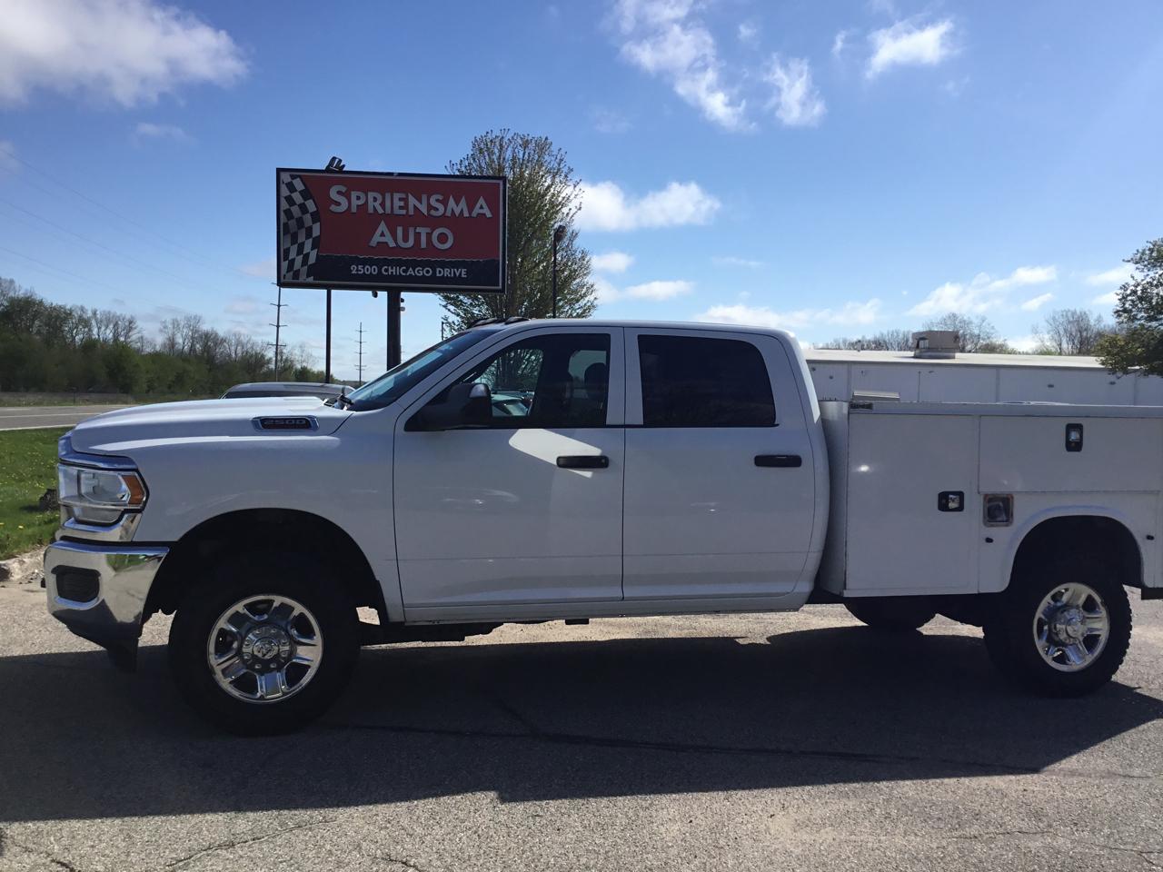 RAM 2500 Tradesman 4x4 Crew Cab 8' Box 2022