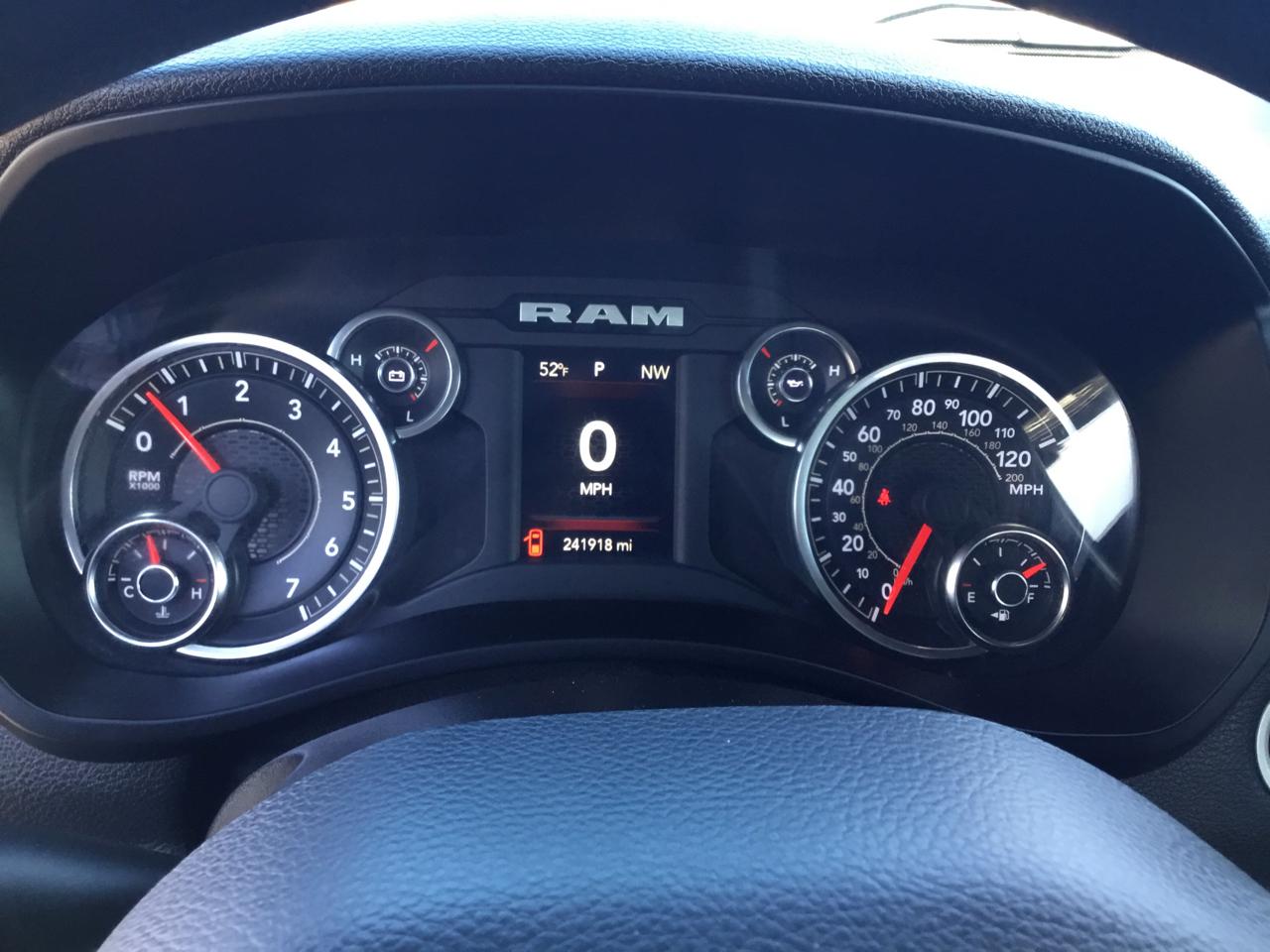 RAM 2500 Tradesman 4x4 Crew Cab 8' Box 2022