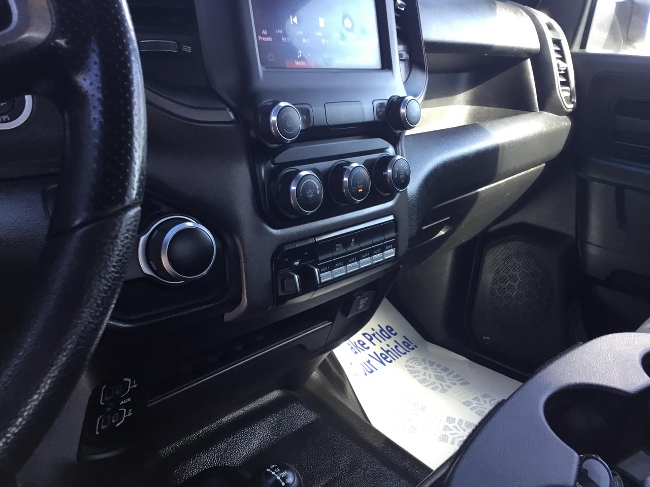 RAM 2500 Tradesman 4x4 Crew Cab 8' Box 2022