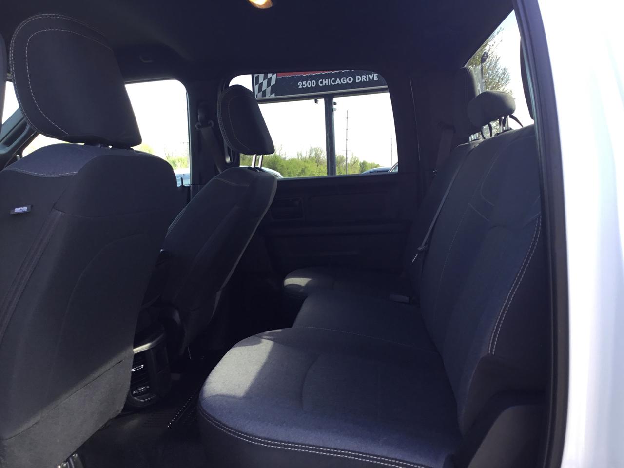 RAM 2500 Tradesman 4x4 Crew Cab 8' Box 2022