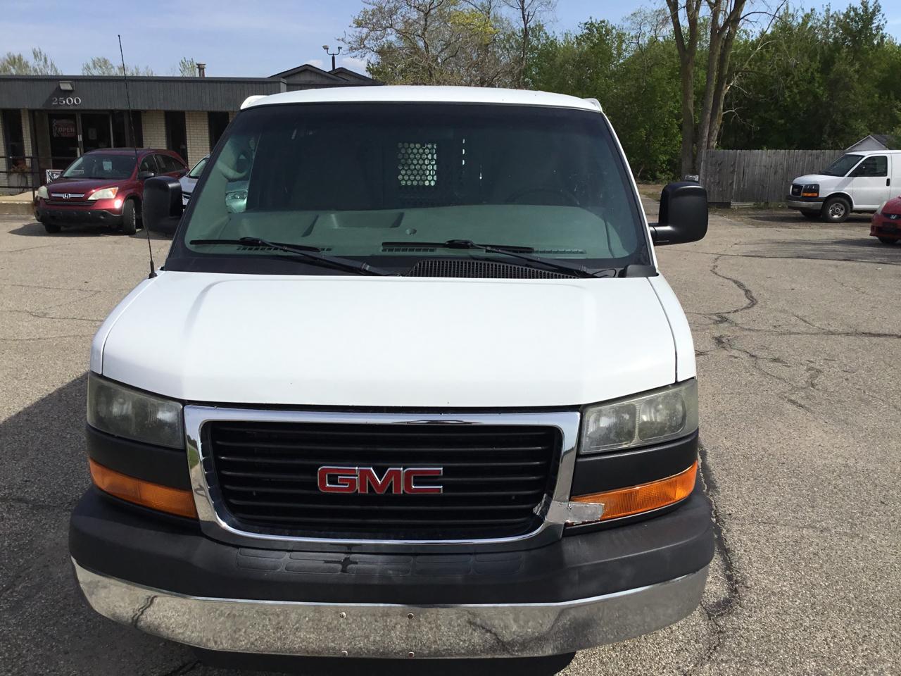 GMC Savana Cargo Van RWD 2500 135" 2014