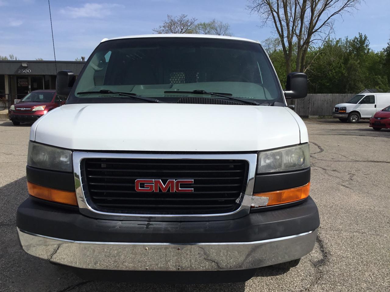 GMC Savana Cargo Van RWD 2500 135" 2014