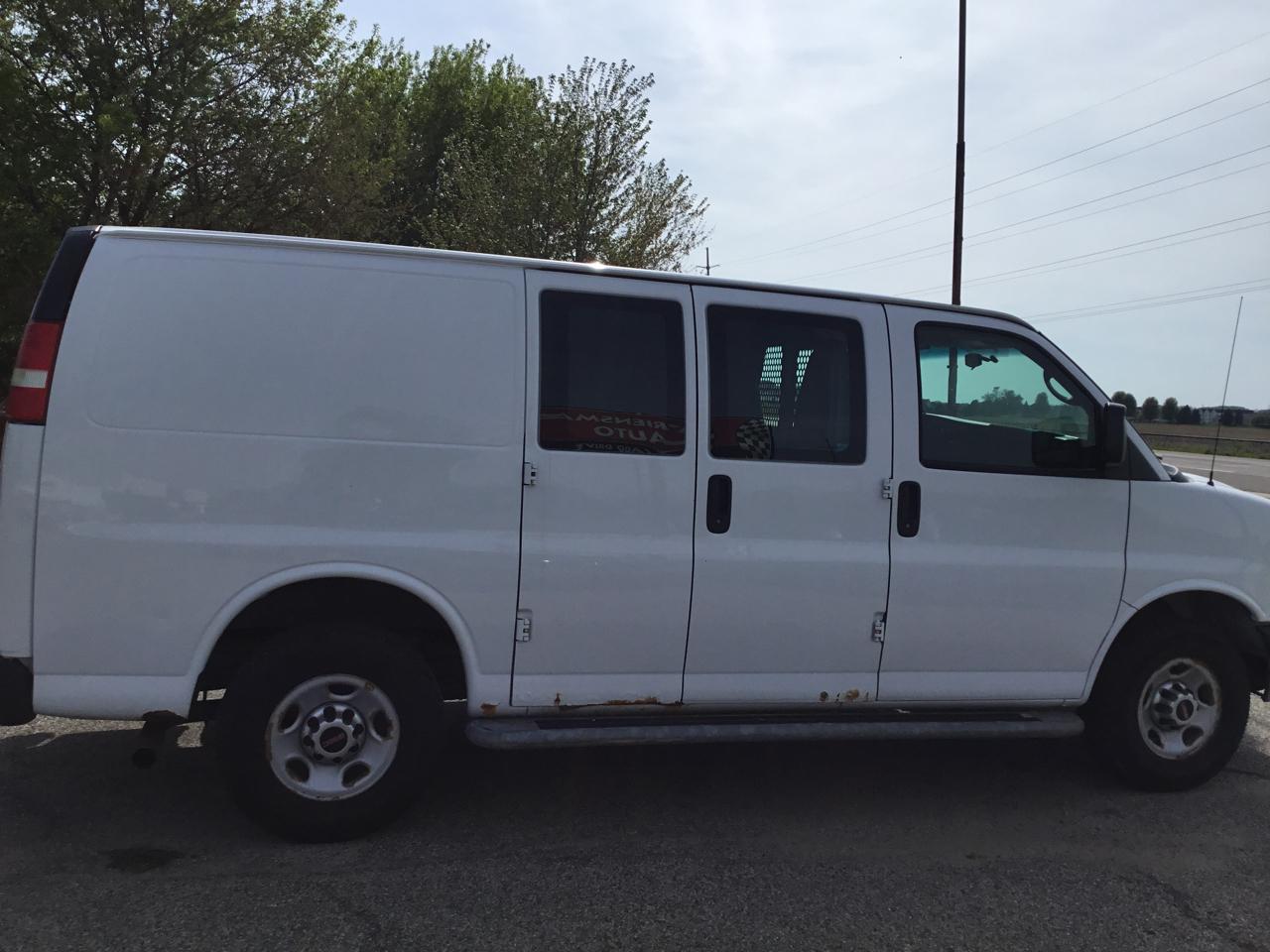 GMC Savana Cargo Van RWD 2500 135" 2014
