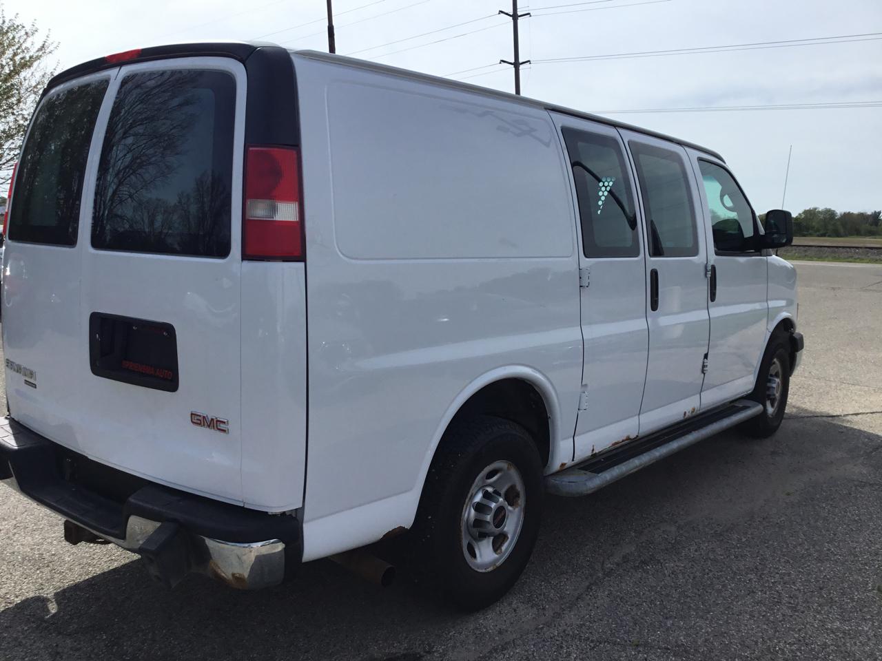GMC Savana Cargo Van RWD 2500 135" 2014