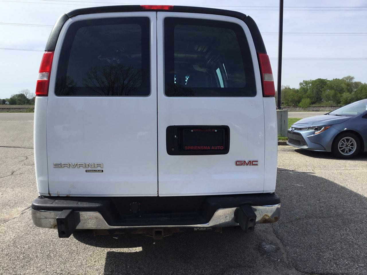 GMC Savana Cargo Van RWD 2500 135" 2014