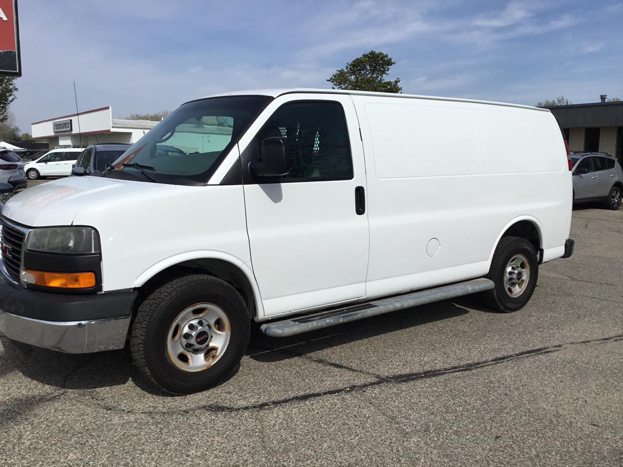 GMC Savana Cargo Van RWD 2500 135" 2014