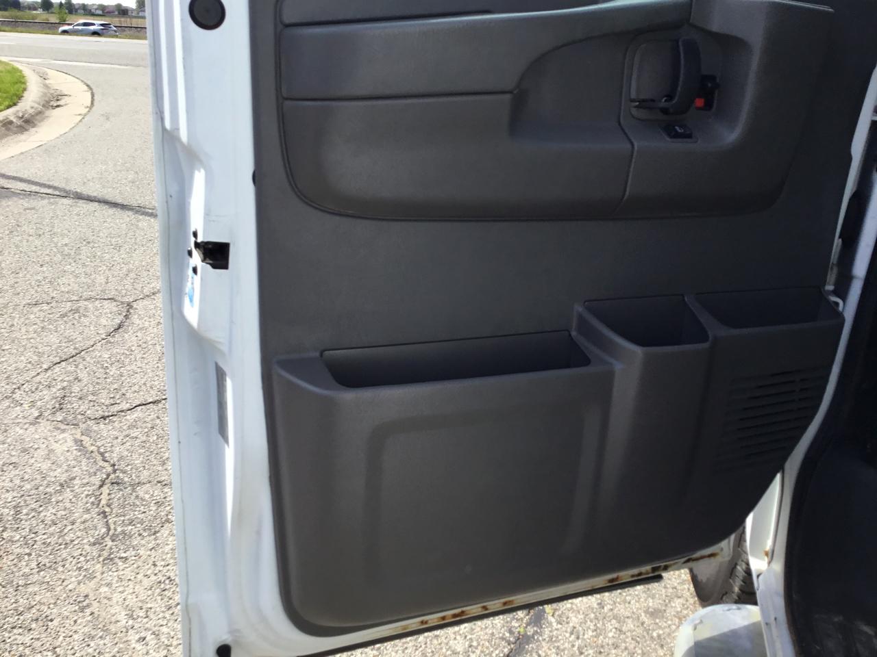 GMC Savana Cargo Van RWD 2500 135" 2014