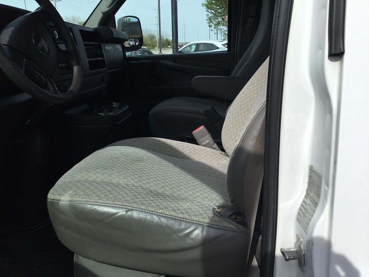 GMC Savana Cargo Van RWD 2500 135" 2014