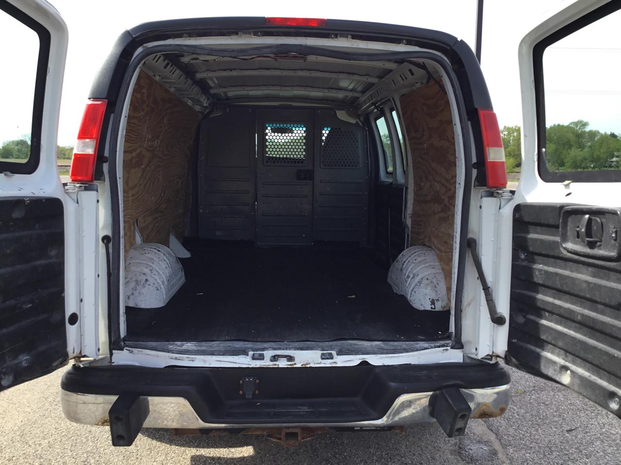 GMC Savana Cargo Van RWD 2500 135" 2014