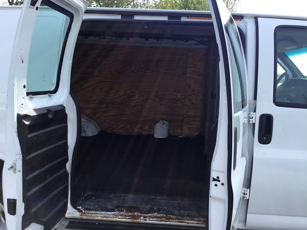 GMC Savana Cargo Van RWD 2500 135" 2014