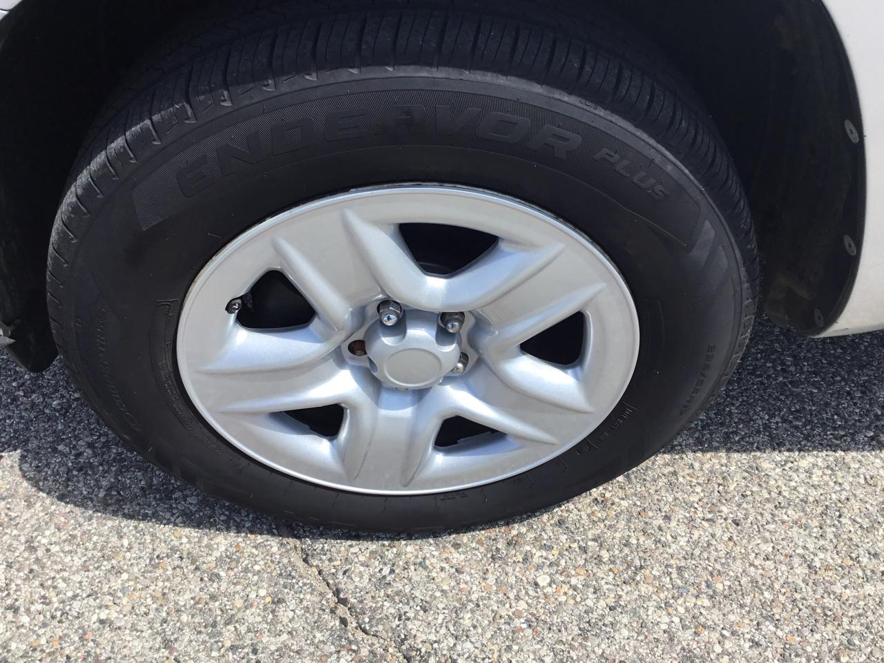 Toyota RAV4 4WD 4dr V6 5-Spd AT (Natl) 2009