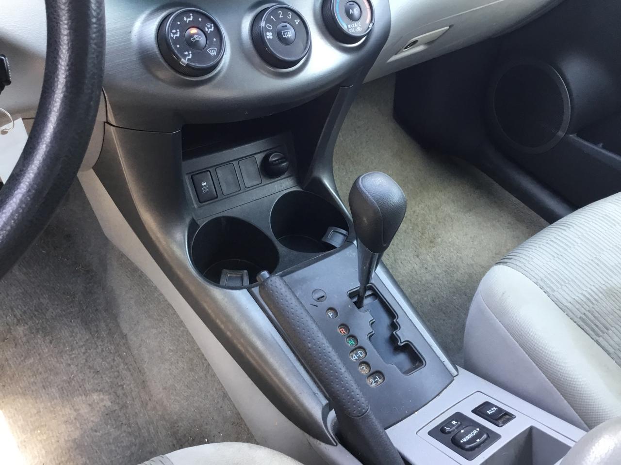 Toyota RAV4 4WD 4dr V6 5-Spd AT (Natl) 2009