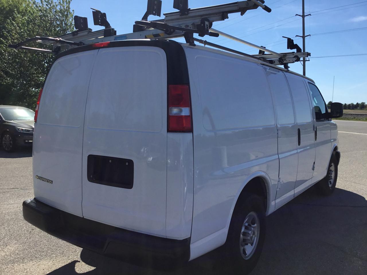 Chevrolet Express Cargo Van RWD 2500 135" 2020