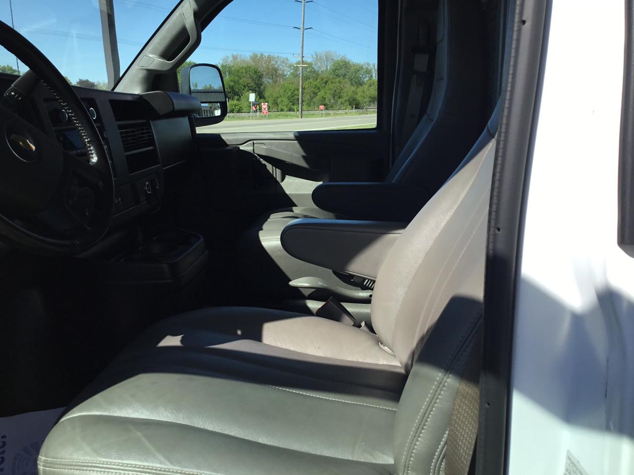 Chevrolet Express Cargo Van RWD 2500 135" 2020
