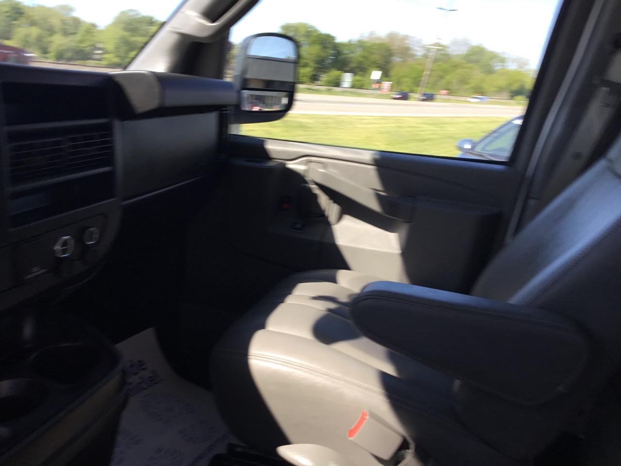 Chevrolet Express Cargo Van RWD 2500 135" 2020