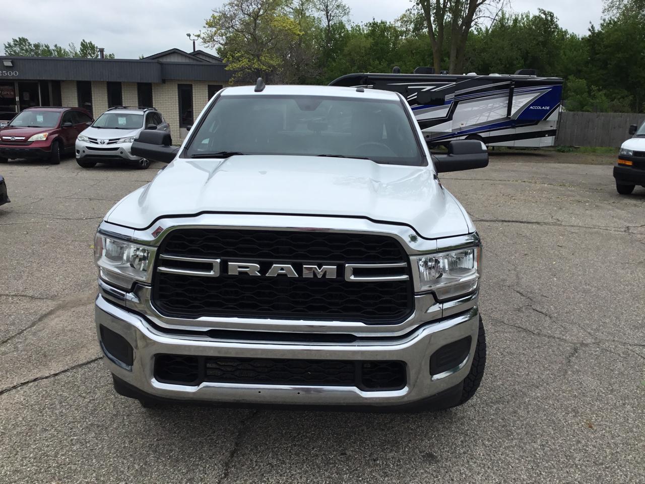 RAM 2500 Tradesman 4x4 Crew Cab 8' Box 2022