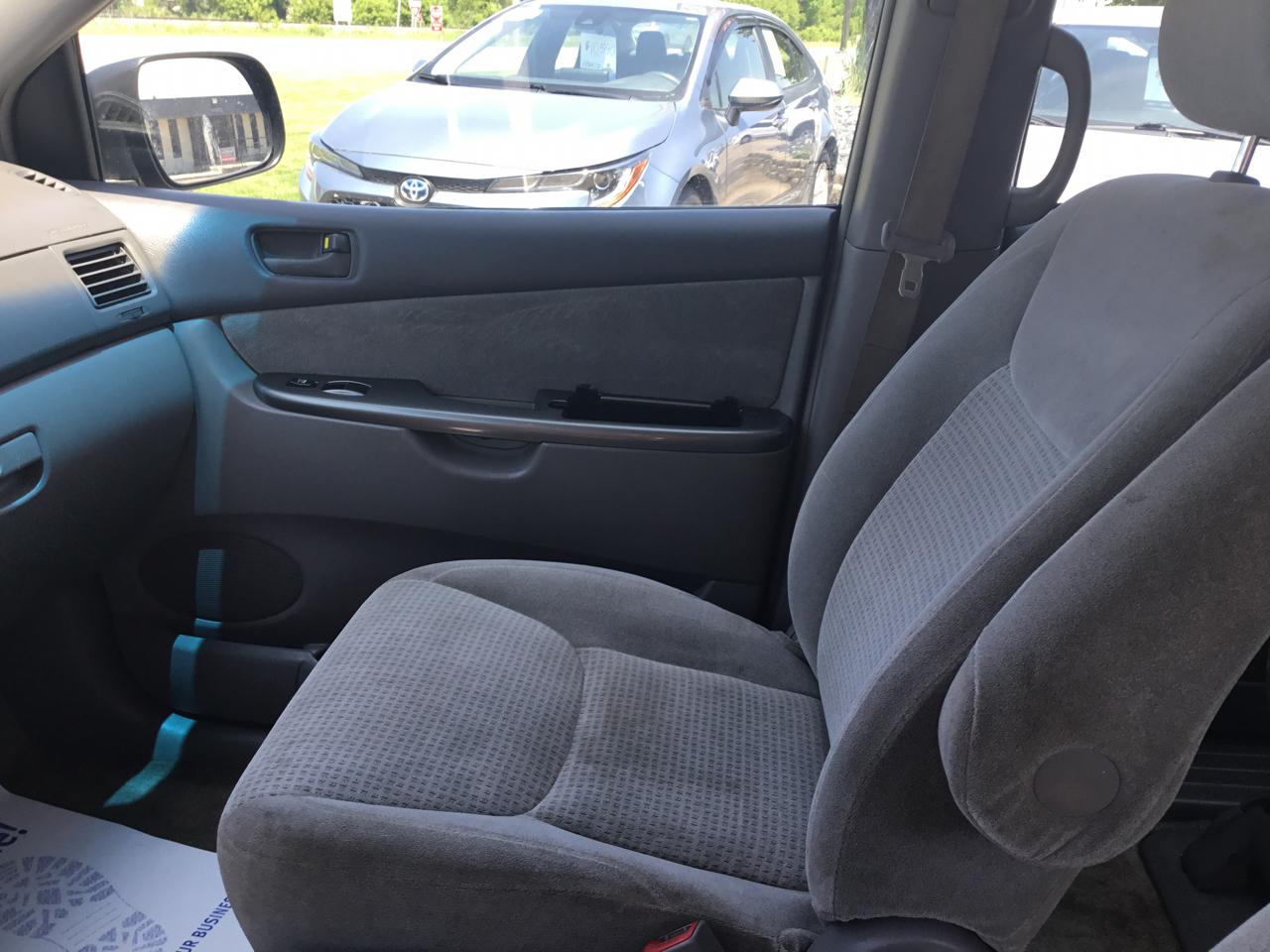 Toyota Sienna CE FWD Cargo Van (Natl) 2006