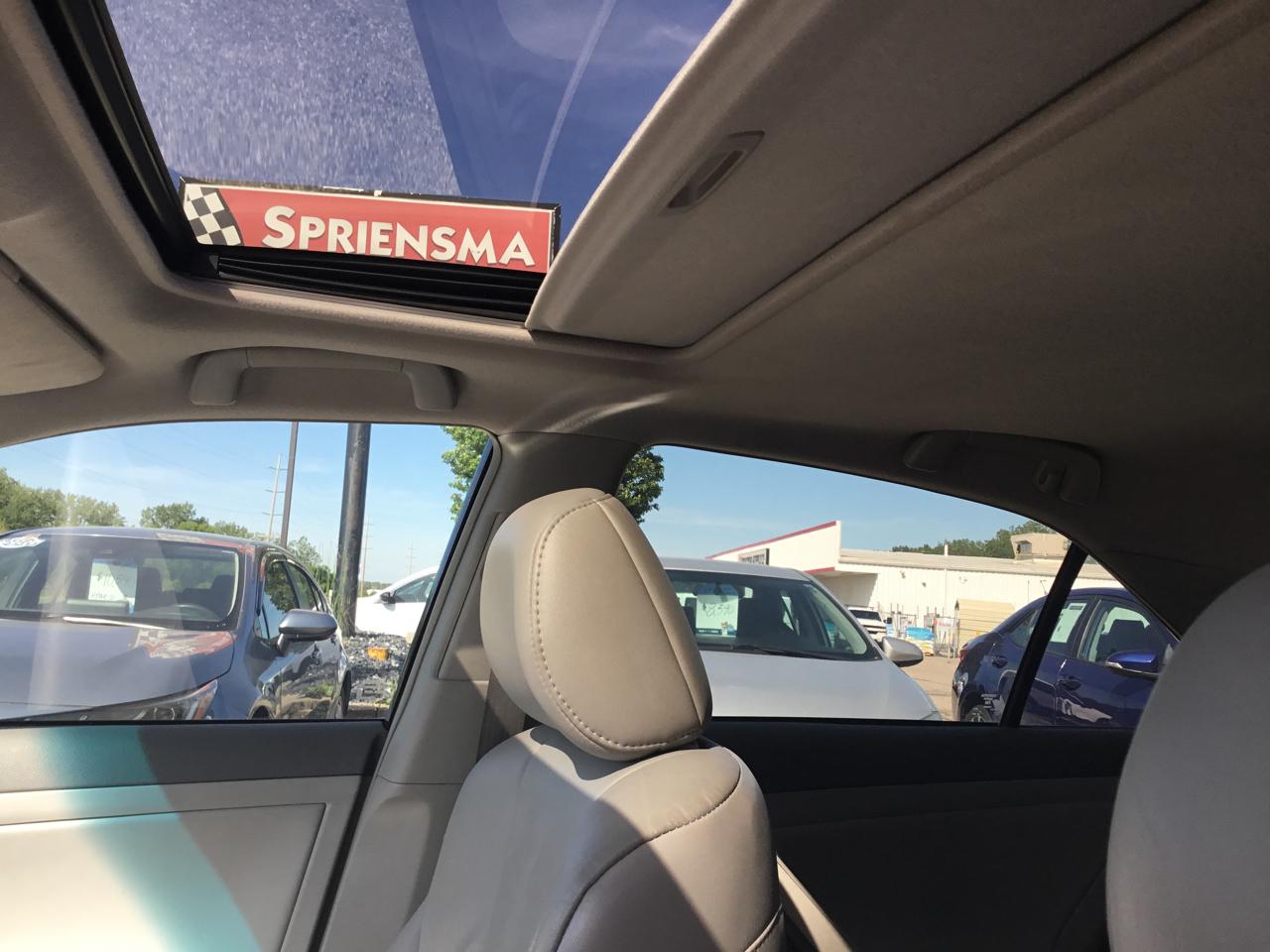 Toyota Camry 4dr Sdn V6 Auto XLE (Natl) 2010