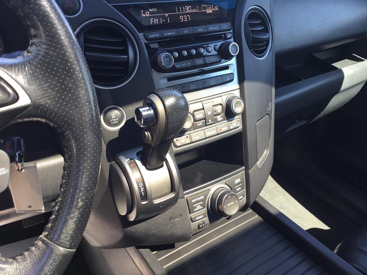 Honda Pilot 4WD 4dr Touring w/RES & Navi 2012
