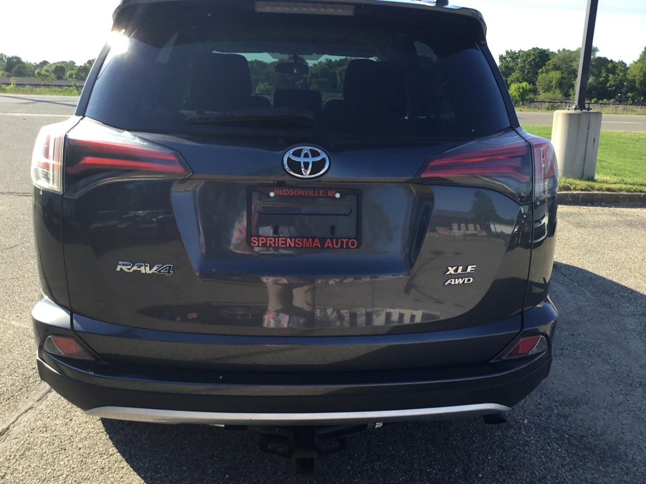 Toyota RAV4 AWD 4dr XLE (Natl) 2016