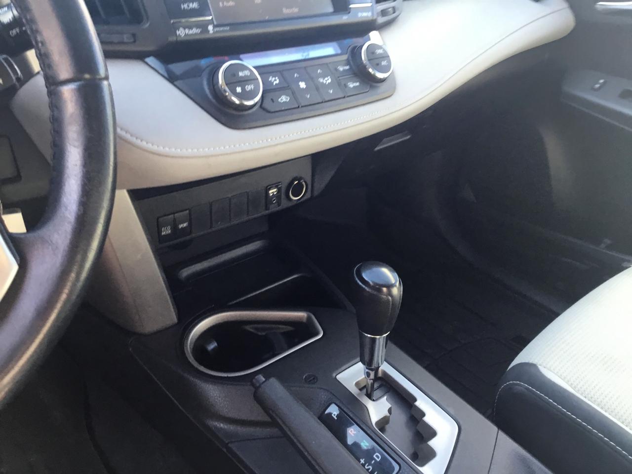 Toyota RAV4 AWD 4dr XLE (Natl) 2016