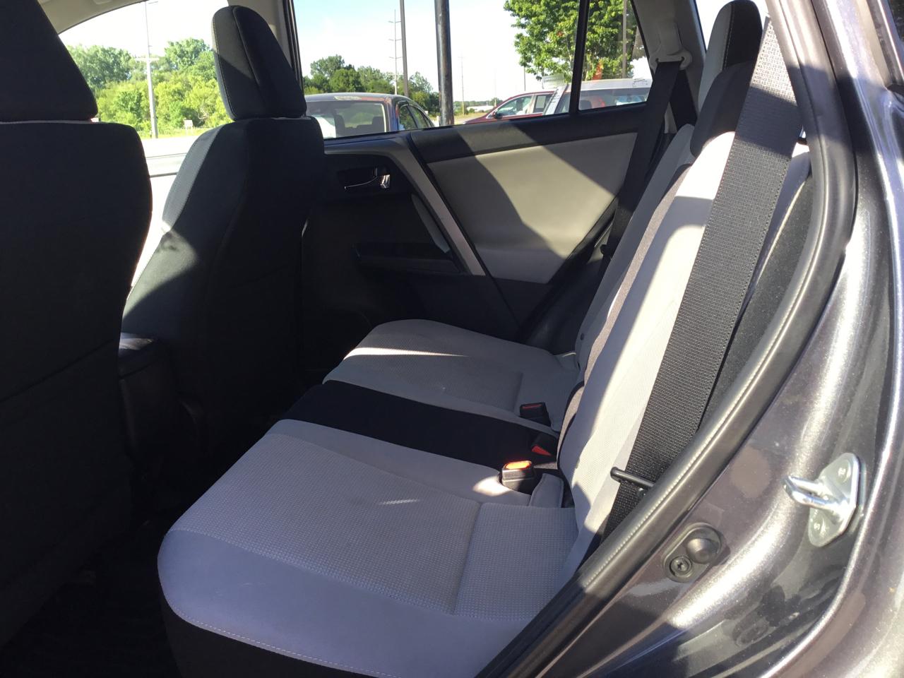 Toyota RAV4 AWD 4dr XLE (Natl) 2016