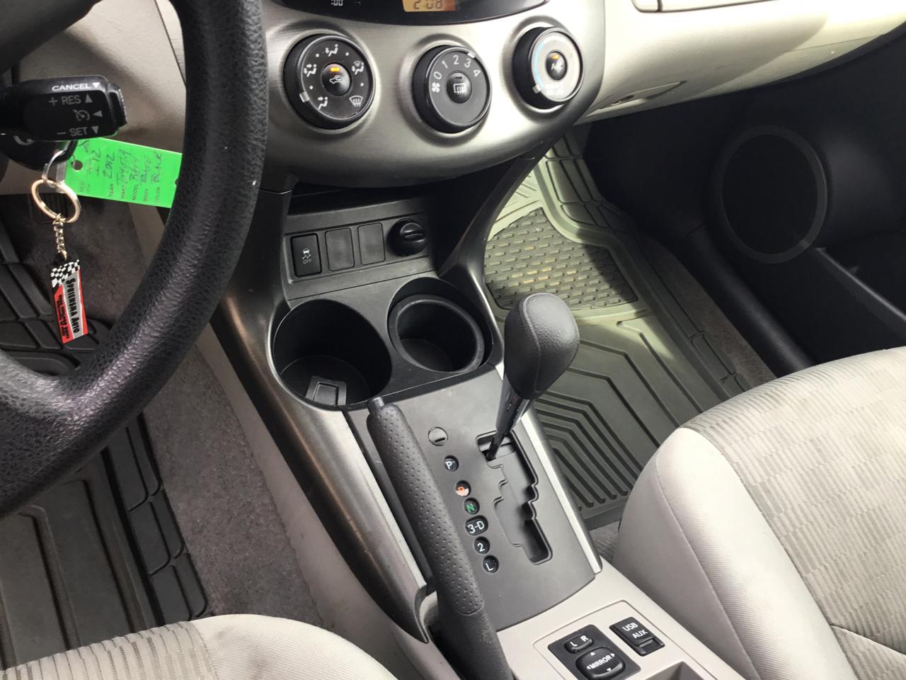 Toyota RAV4 FWD 4dr I4 (Natl) 2012