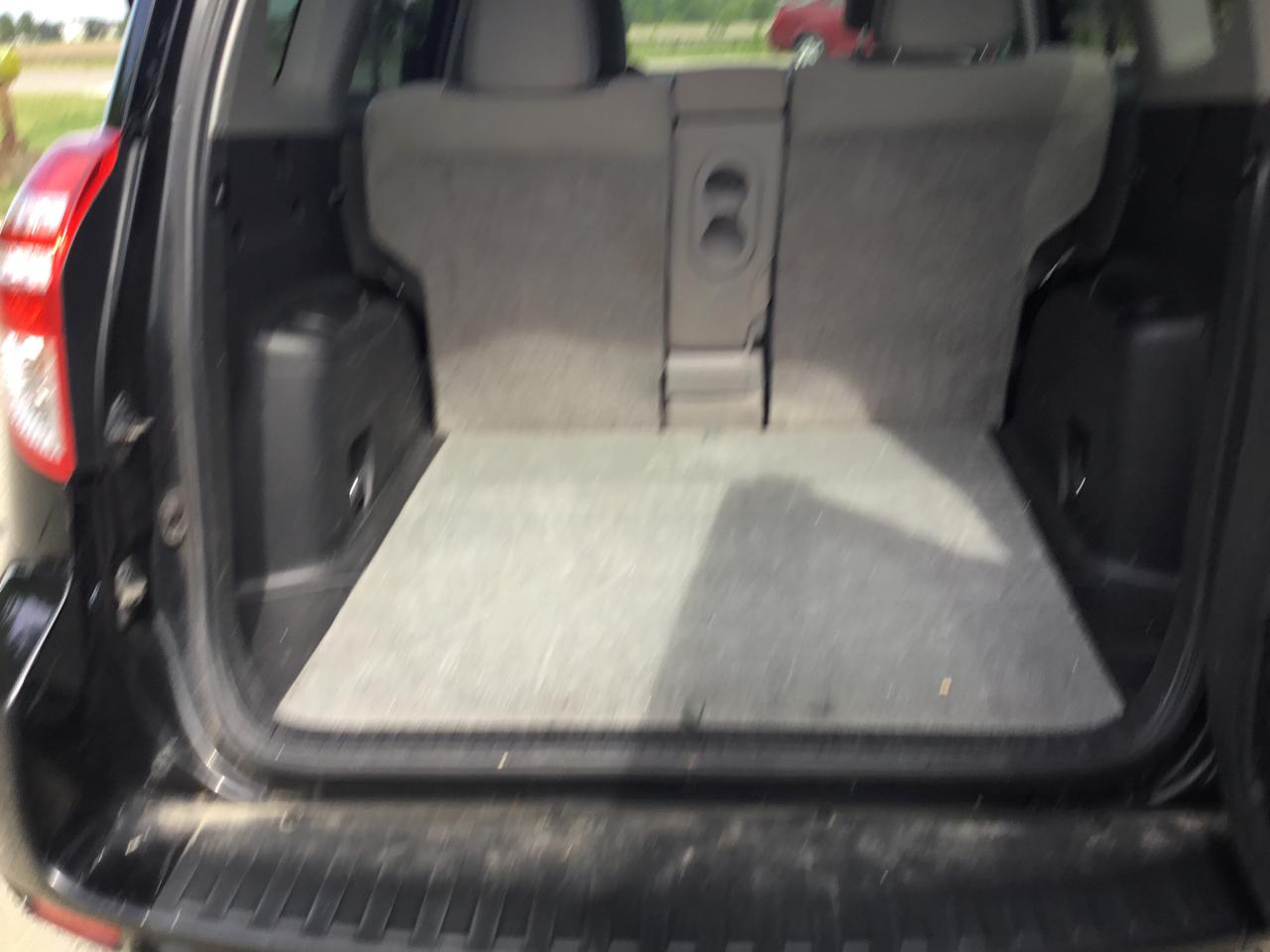 Toyota RAV4 FWD 4dr I4 (Natl) 2012