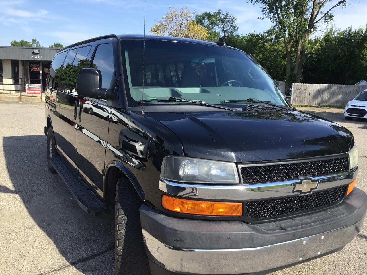 Chevrolet Express Passenger RWD 2500 135" LT 2017